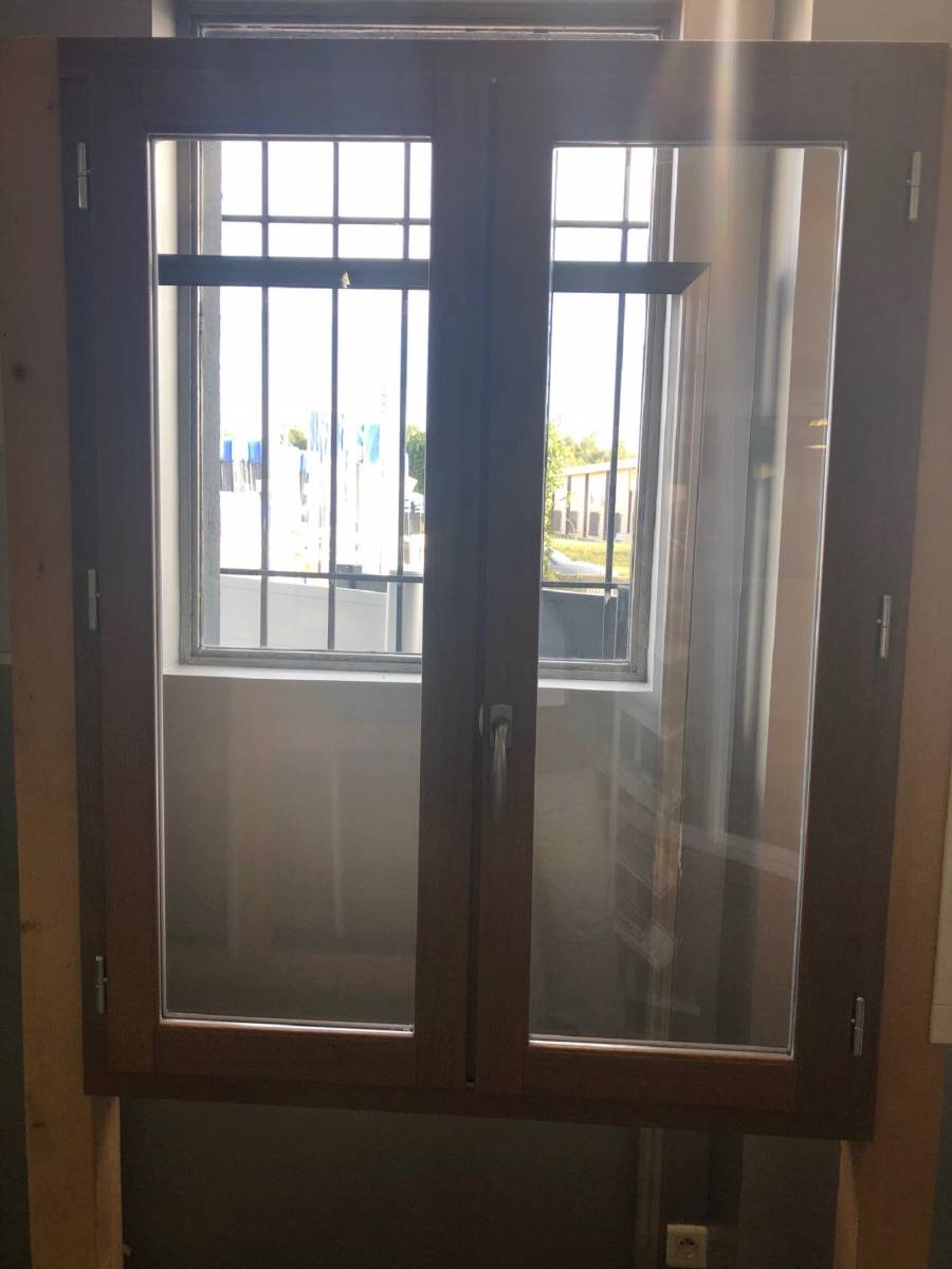 Pose de fenêtres en bois dans le 83