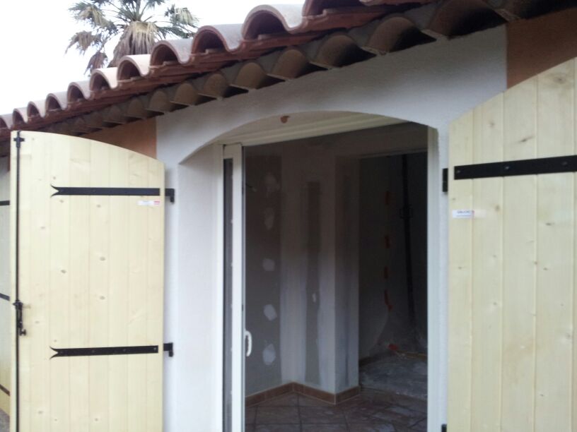 Volet bois sur la commune de la crau