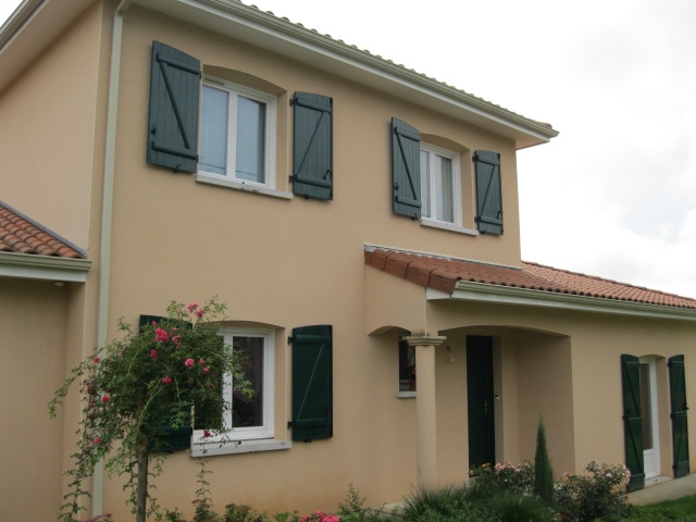 Installation de volets battants dans le Var