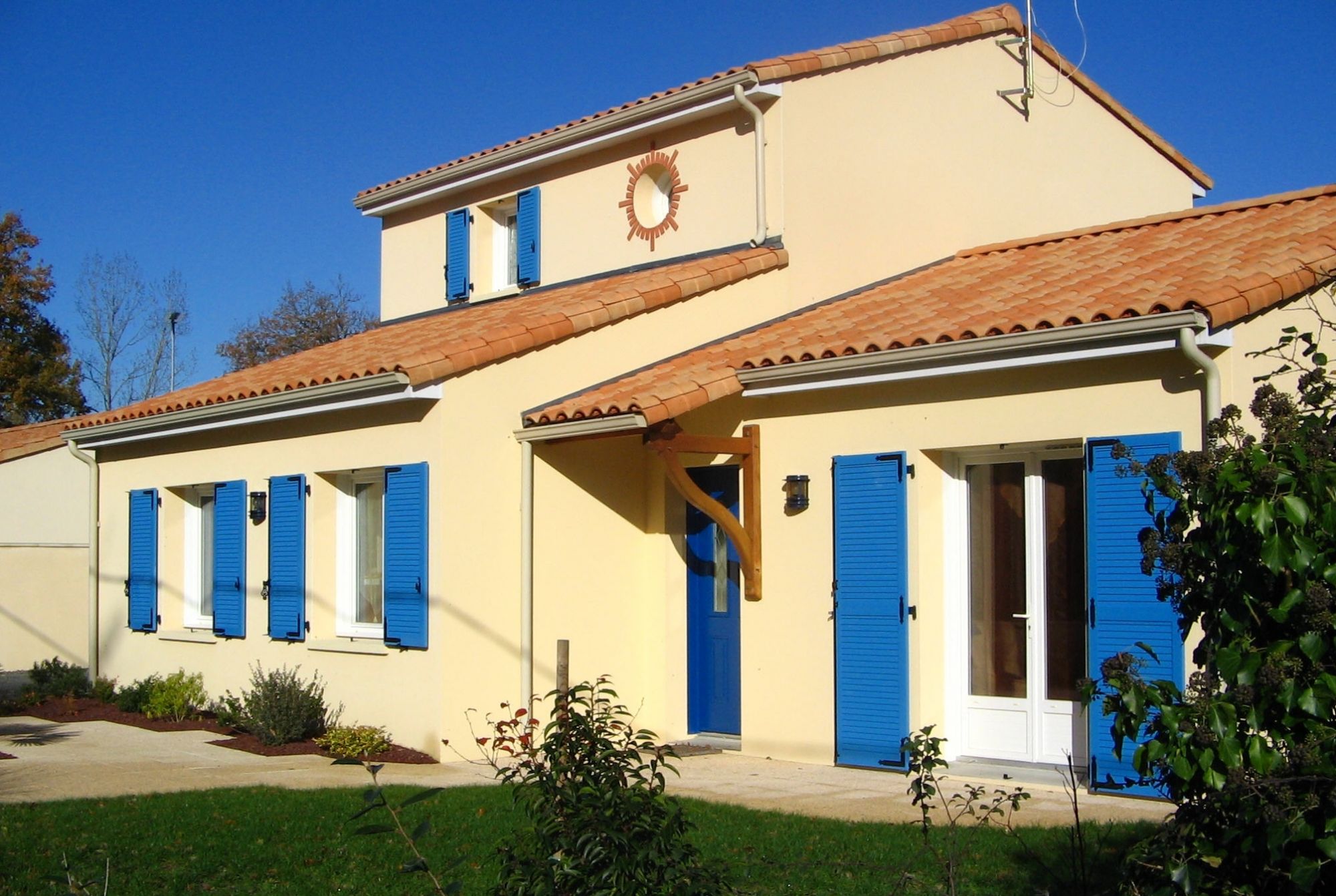 Pose de volets battants dans le Var