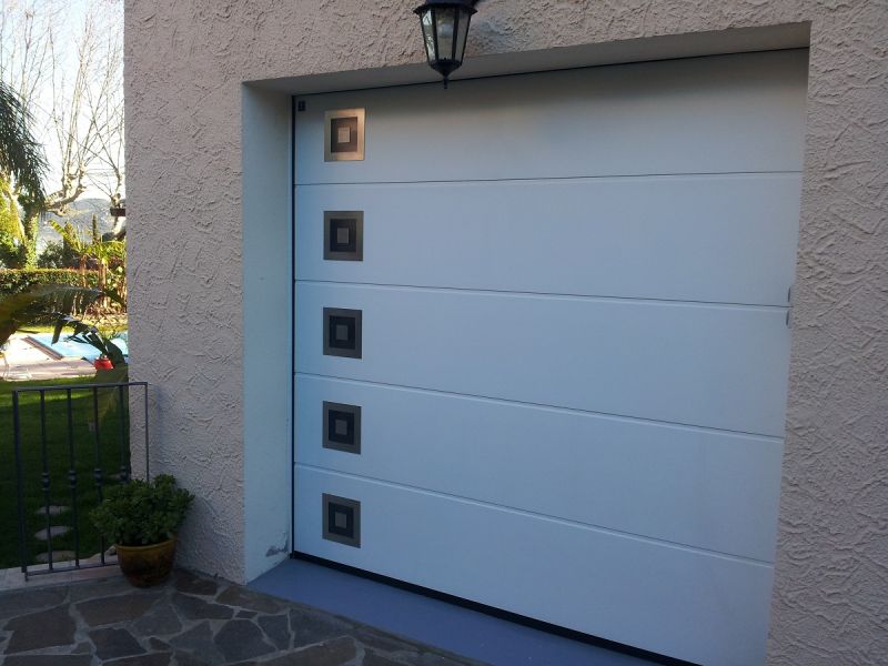 Installer un portail sectionnelle au plafond dans le 83