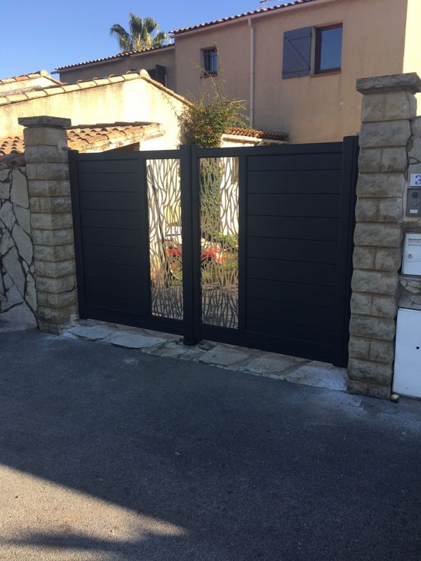 Pose d'un portail motorisé en aluminum à La Londe dans le Var