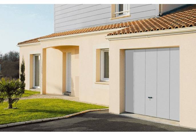 Installation d'une porte de garage basculante à Hyères dans le Var