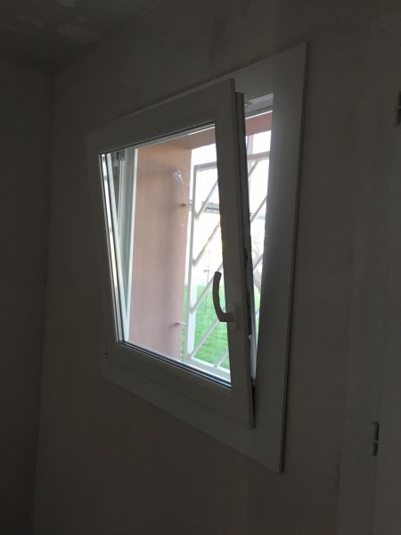 Fenêtre en pvc oscillo-battante au Pradet dans le 83